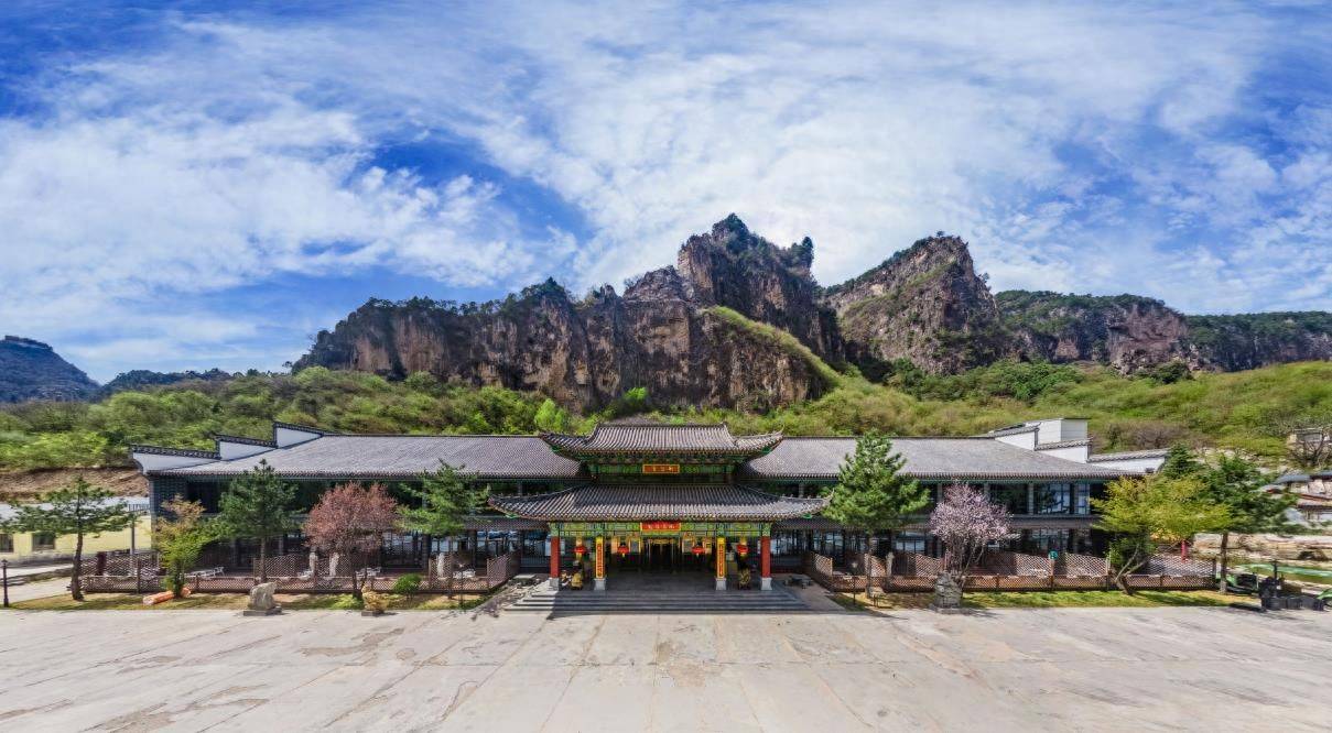 ：澳涞山庄荣登中国十大最美山庄之首j9九游会网址是什么文旅圣地大放榜(图2)