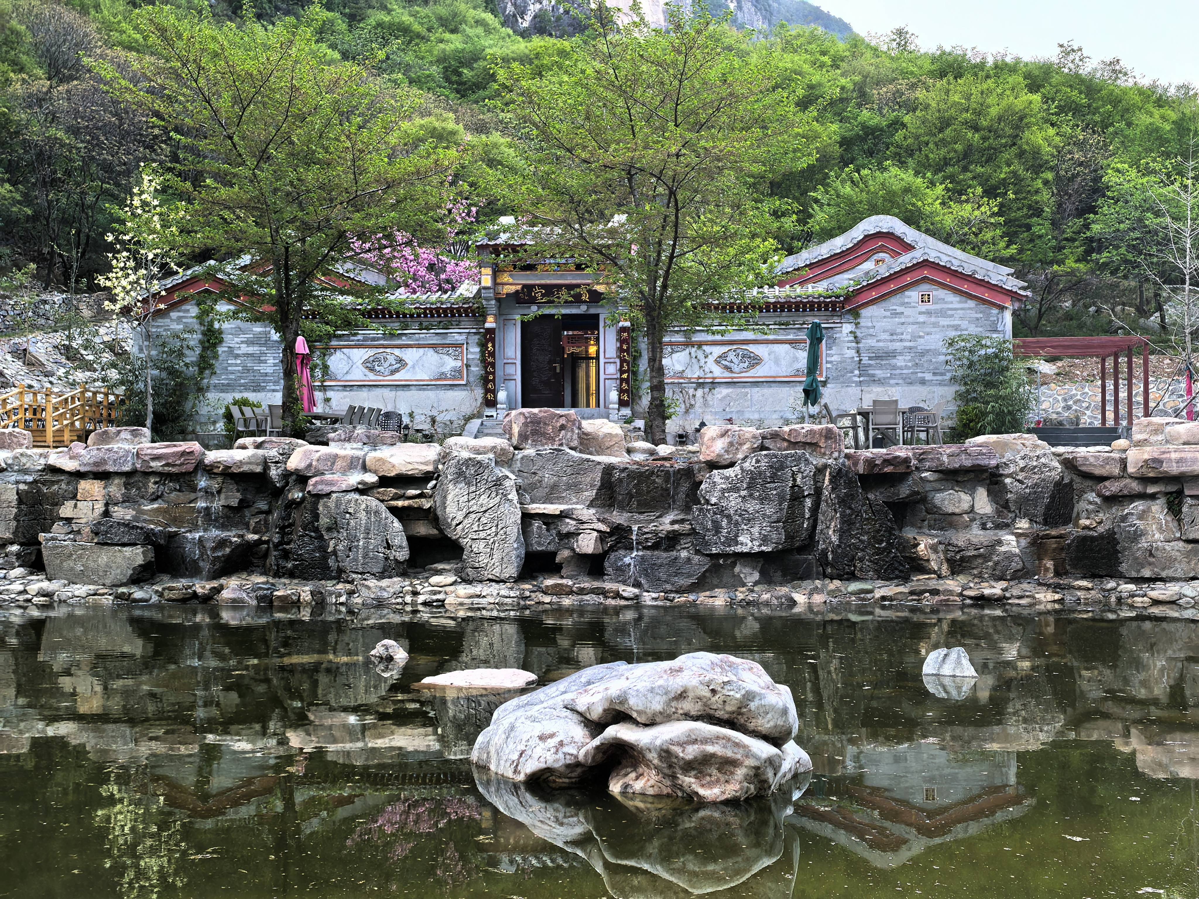 ：澳涞山庄荣登中国十大最美山庄之首j9九游会网址是什么文旅圣地大放榜(图3)