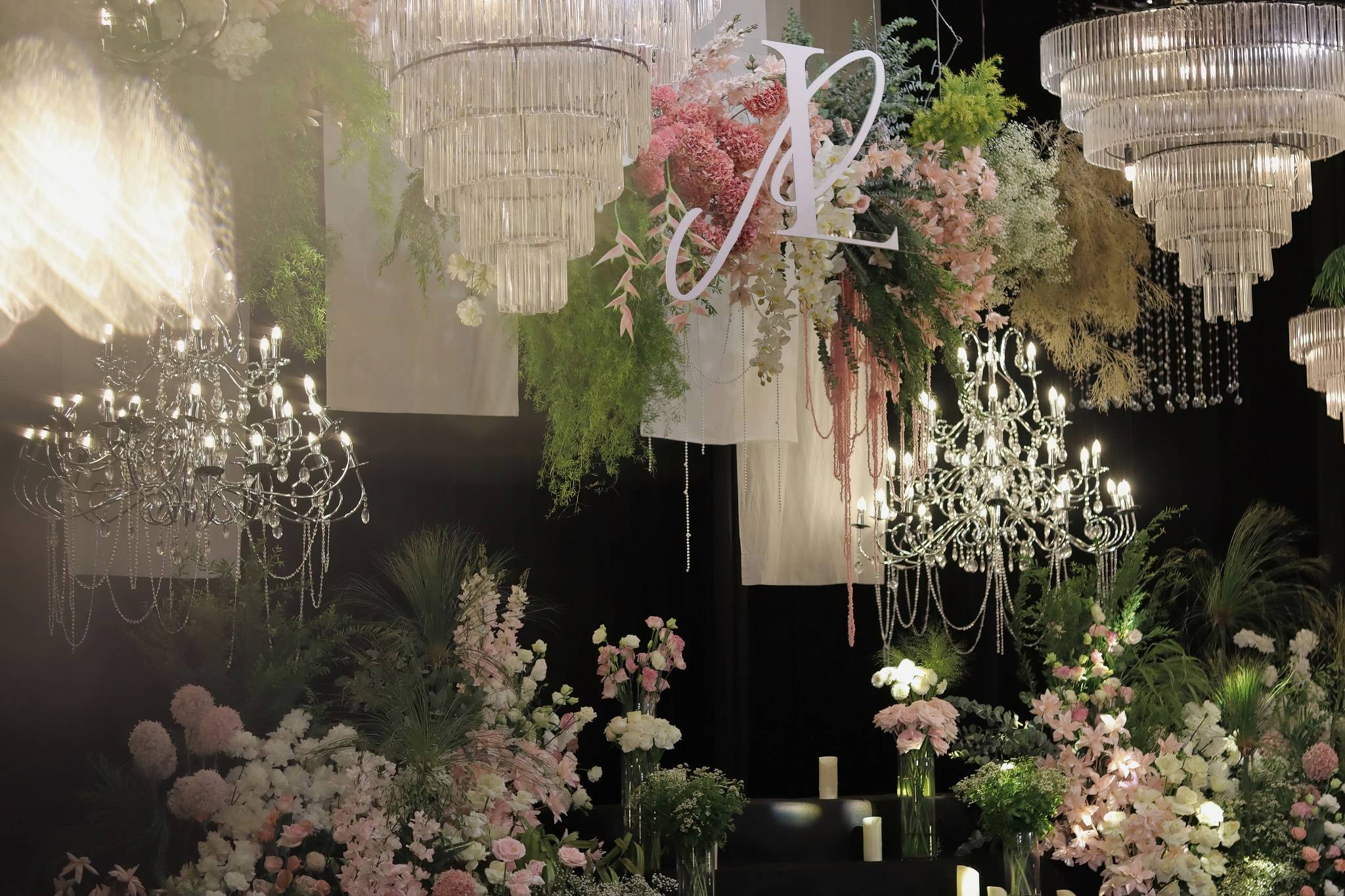 ：婚礼跟拍、婚礼摄影、目的地及婚庆服务专业之选J9数字平台苏州金典幸福礼仪策划有限责任公司(图2)