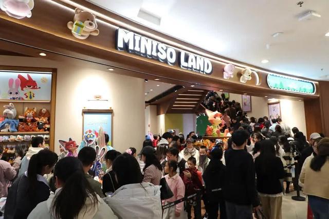 ND盛大开业三层IP城堡引领文化消费新潮流j9九游会登录兴宁区首家MINISO LA(图2)