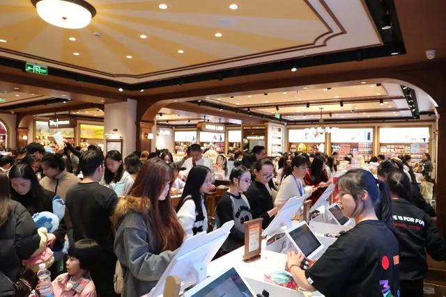 ND盛大开业三层IP城堡引领文化消费新潮流j9九游会登录兴宁区首家MINISO LA(图4)