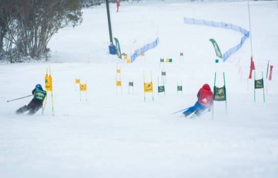 光你想都没想过的夏天！九游会j9登录滑雪看极(图2)